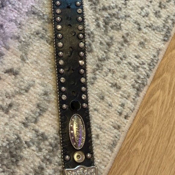 Elegant Black and Silver Women\'s Belt